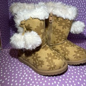 NWOT CYNTHIA RAWLEY SZ 6 tan with faux fur